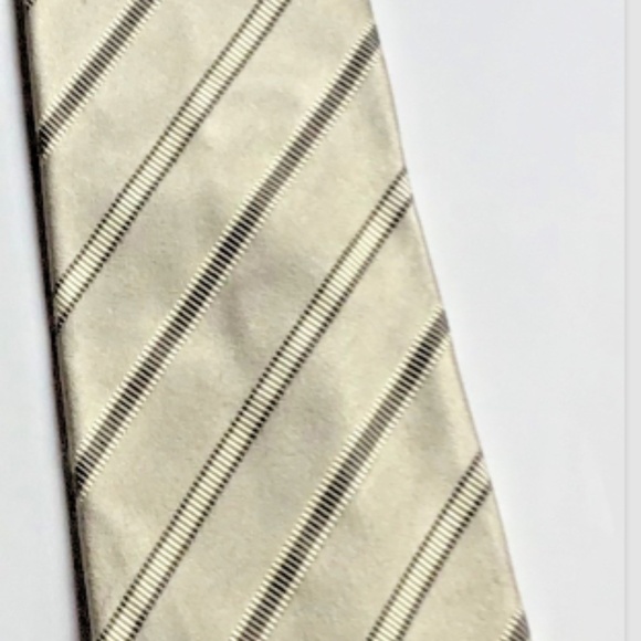 CANALI. Classy light beige colour striped  all  Silk tie made in Italy 🇮🇹 - Picture 2 of 7